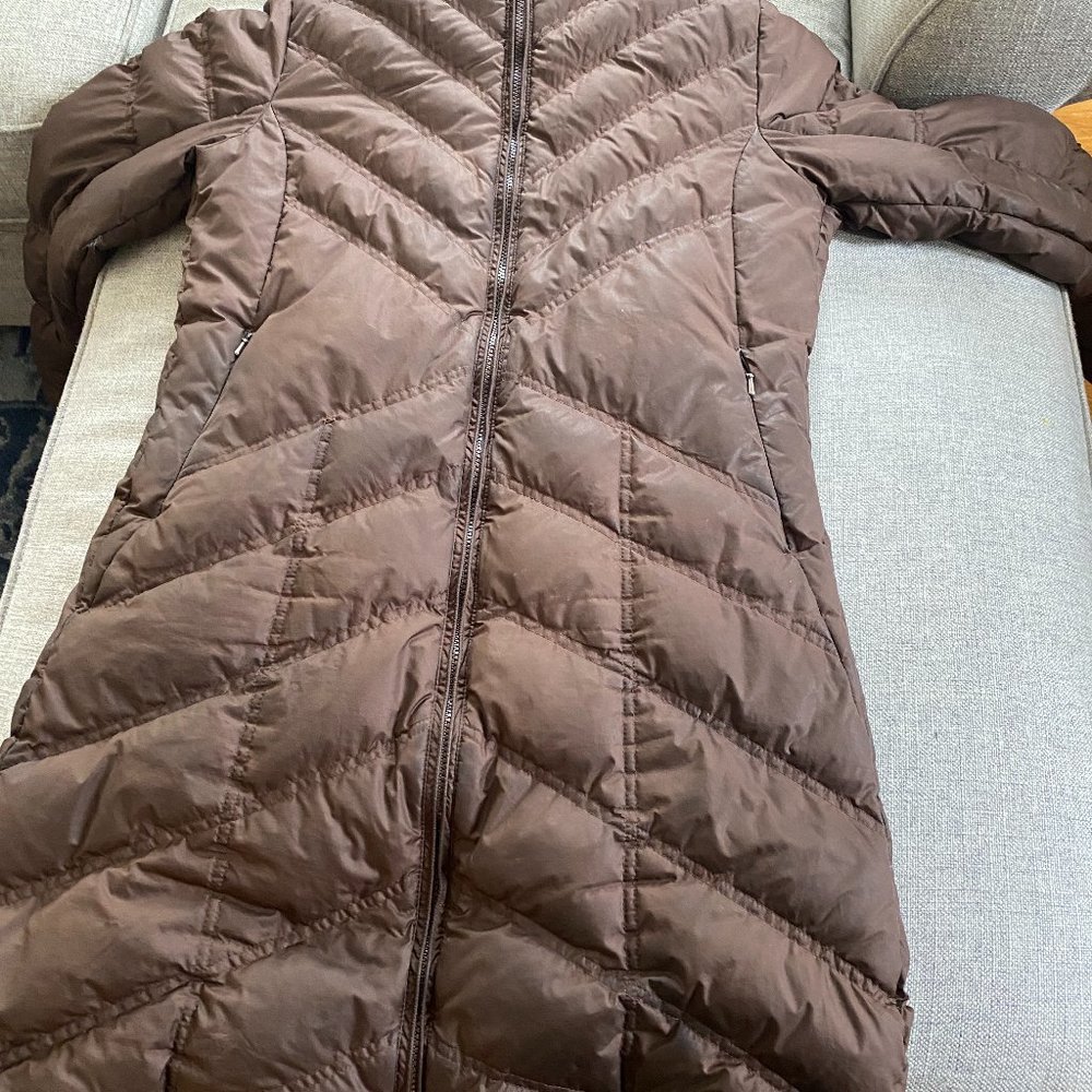 Patagonia Women’s Long Down Puffer Coat with hood, Medium, Brown